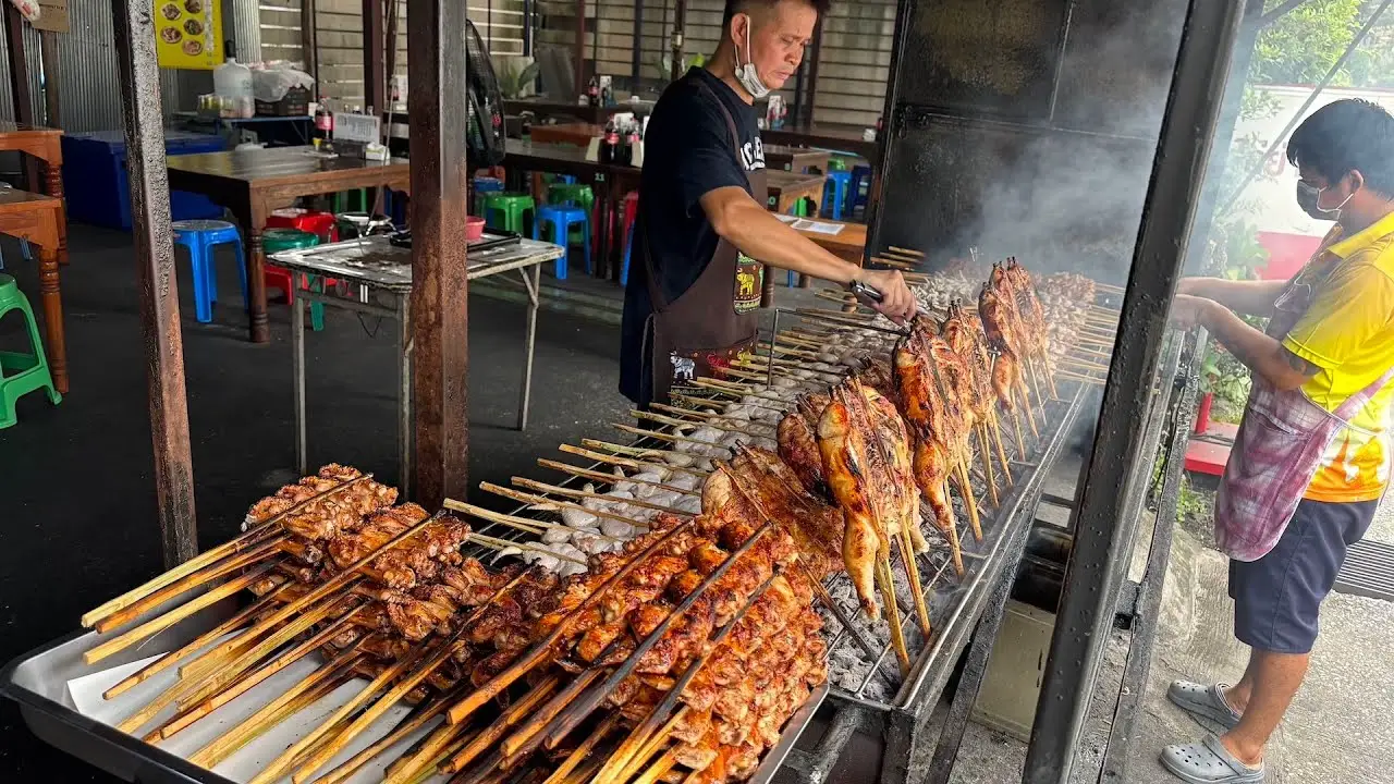 Only 50 Chickens Limited Daily! Amazing Charcoal Grilled Chicken - Thai Street Food